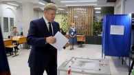 Анатолий Серышев проголосовал на выборах и посетил новосибирский ЦОН