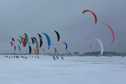 Трижды возвращали к жизни сноукайтера на Обском море