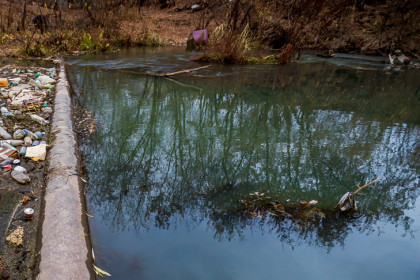 В Новосибирской области в водосточной яме найден труп мужчины