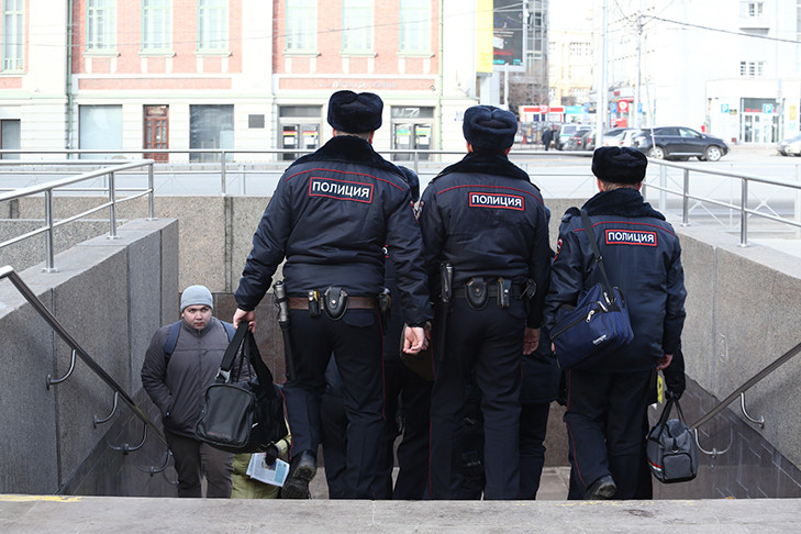 Более 20 школьников попали в отдел полиции после рейда в Новосибирске