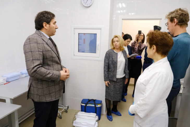 Министр здравоохранения открыл обновленную лабораторию областного наркодиспансера
