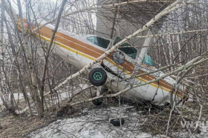 Пилот жестко посадил самолет Cessna-172 в двух километрах от аэродрома Новосибирска