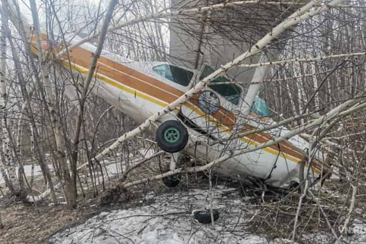 Пилот жестко посадил самолет Cessna-172 в двух километрах от аэродрома Новосибирска