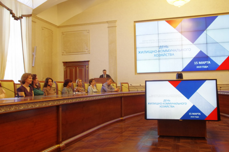 Лучших кочегаров и слесарей Новосибирской области наградили в региональном правительстве