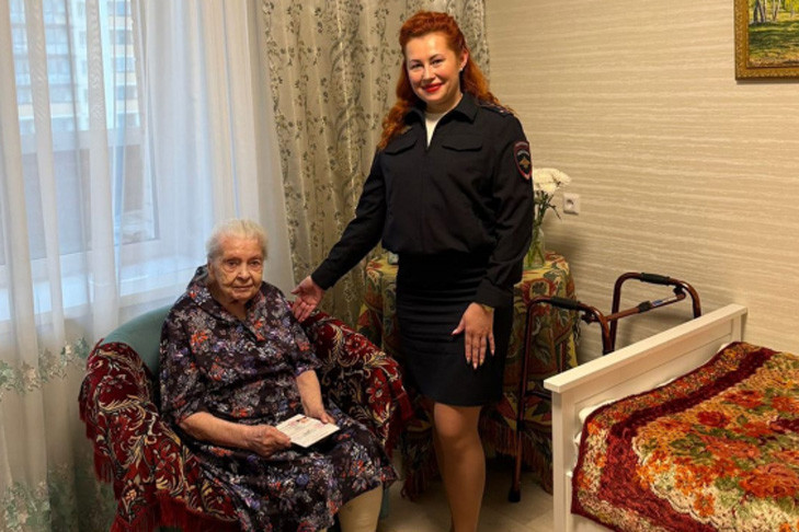 Столетняя жительница Казахстана получила вид на жительство в Новосибирске