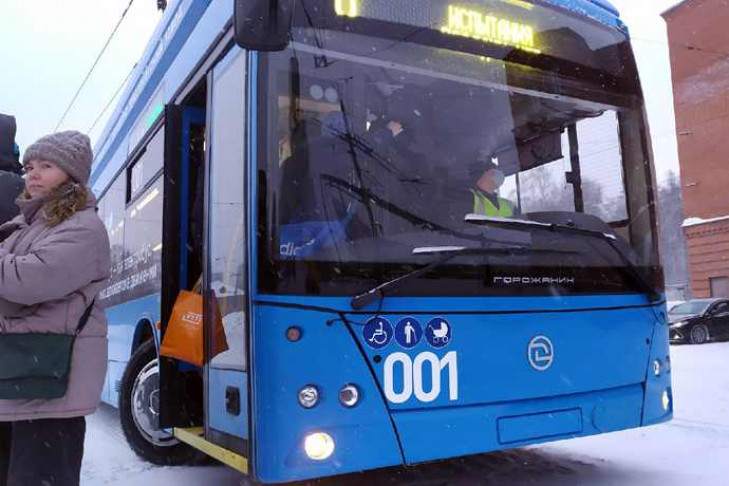 Троллейбус «Горожанин» впервые проехал на батарейках до мэрии Новосибирска 