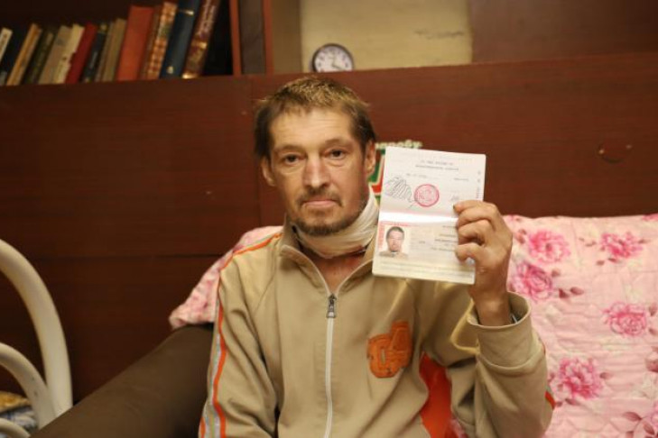 Паспорт спустя 20 лет получил больной бомж из Новосибирска