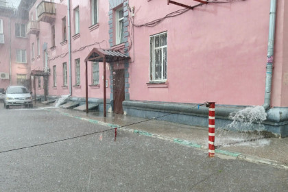 Град с горошину и мощный ливень накрыли Новосибирск