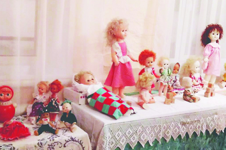 Выставка лохматых кукол открылась в Маслянинском районе