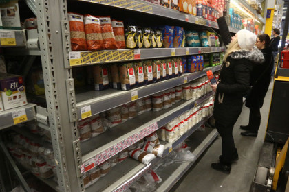 Запасы на коронавирус: в магазинах изобилие, но новосибирцы начали закупаться