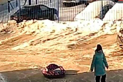 В Новосибирске идут поиски 8-летней девочки, ушедшей под лёд на Оби