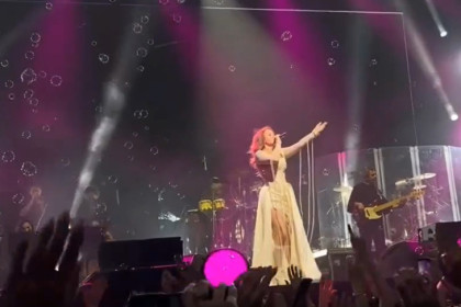 Новосибирцы спели хором с МакSим шлягер «Знаешь ли ты»