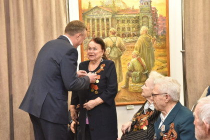 В Новосибирской области ветеранам вручены первые юбилейные медали «75 лет Победы в Великой Отечественной войне»