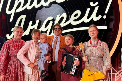 Новосибирское трио Ивановых спело «Белые розы» в гостях у Андрея Малахова