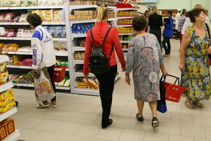 Минимум покупок стали совершать россияне с 2016 года