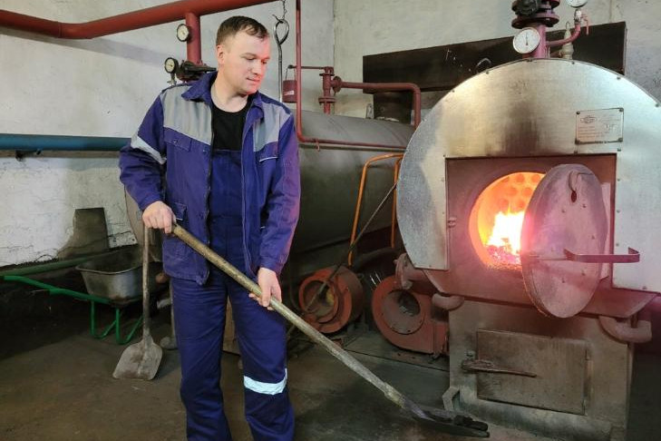 О работе в сибирские морозы рассказал кочегар-передовик из Болотного