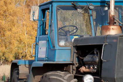 Трактором оплатил учебу в вузе глава села из Краснозерки