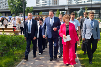 Травников и министр труда РФ Котяков открыли ярмарку вакансий