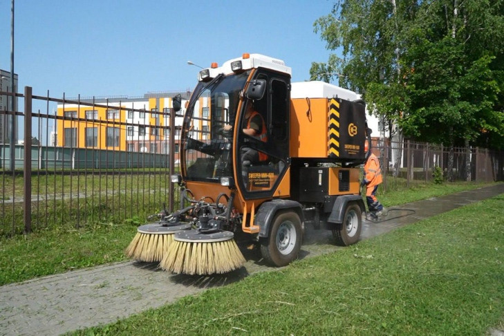 Полмиллиарда потратят на уборочные машины для дорог в Новосибирске в 2025 году