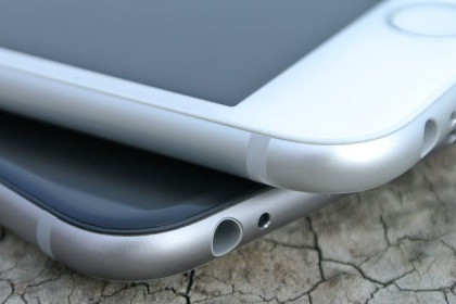 Трое из Первомайки ограбили салон «Евросети» и избили продавца