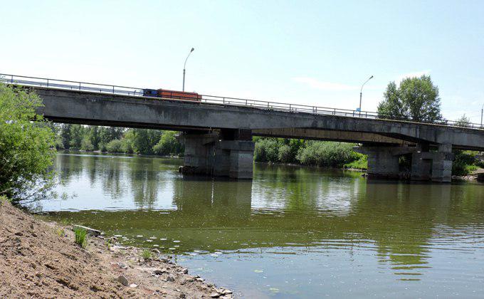 Единственный мост в Искитиме закрыли для фур — опасно 