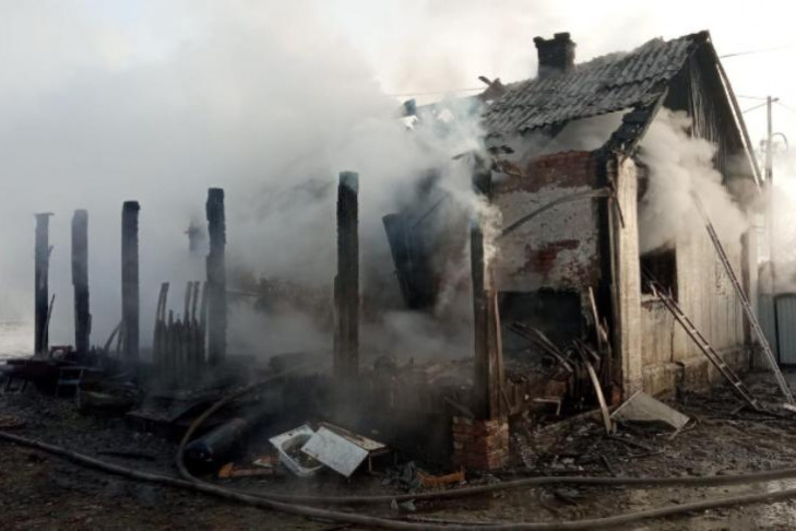 Храбрец из Буньково спас двух детей из горящего дома под Новосибирском