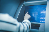 11 миллионов россиян получают зарплату через банк