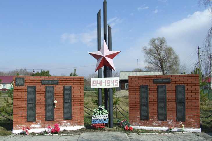 Прокурор потребовал найти владельцев двум памятникам героев под Новосибирском