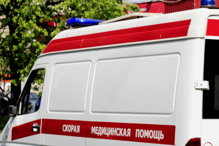 Лоб в лоб столкнулись грузовик и иномарка в Новосибирской области