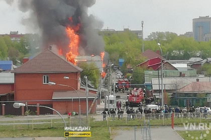 Пожар сразу в нескольких домах разжалобил новосибирцев