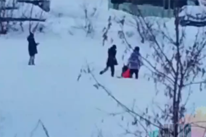 Школьники жестоко избили сверстника на пустыре Первомайского района Новосибирска