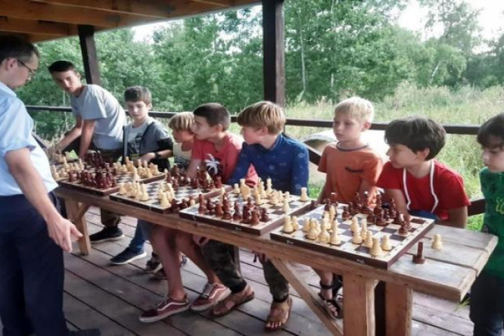 Шахматную веранду для многодетных построил ученый из НГТУ