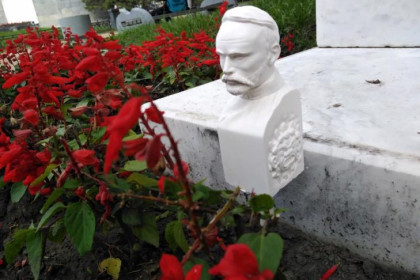 Памятник барону Унгерну установили в центре Новосибирска