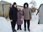 В Здвинске школьники помогли ветерану педагогического труда