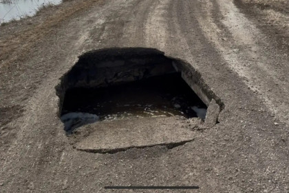 Поселок Волковский оказался в изоляции из-за обрушения дороги под Новосибирском