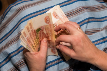 Сибиряка судят за контрабанду 2,6 млн рублей в аэропорту Толмачево