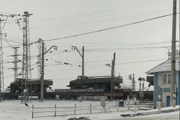 Ракетные системы залпового огня провезли по Транссибу через Новосибирскую область