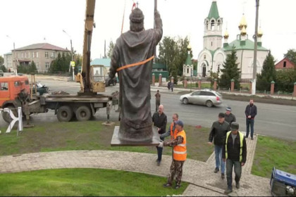 Памятник князю Владимиру установили в центре Купино на деньги бывшего милиционера