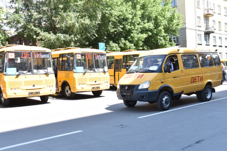 45 новых школьных автобусов и 15 «скорых» купят для Новосибирской области