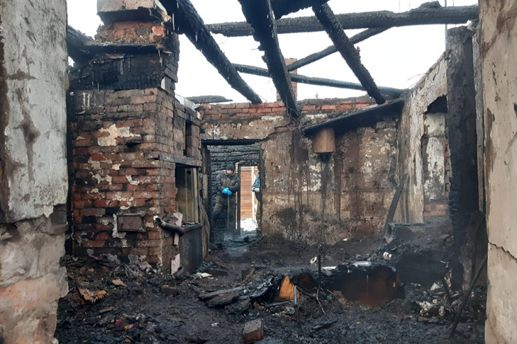 Названа причина пожара с погибшей молодой семьей в Тогучинском районе