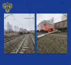 В Новосибирской области грузовой поезд столкнулся с опорой контактной сети