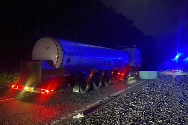 Смертельное ДТП с фурой и пешеходом произошло ночью на трассе под Колыванью