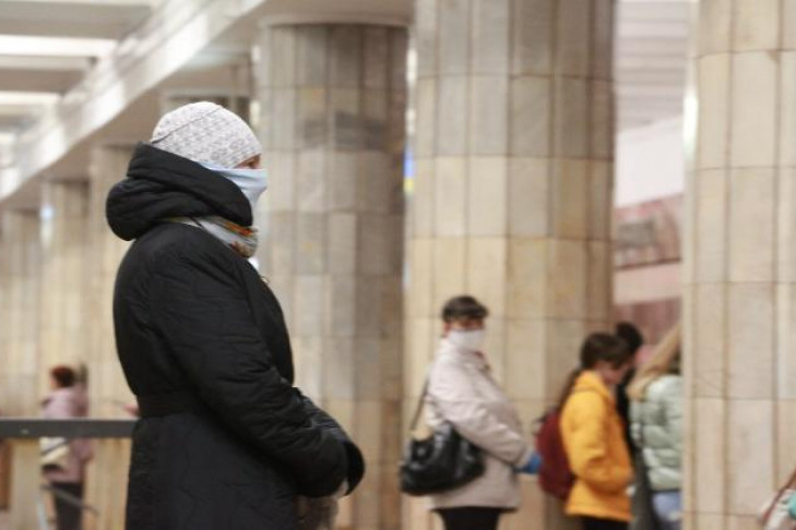 9 взрослых и ребенок заболели коронавирусом в Новосибирске  – где и как заразились 
