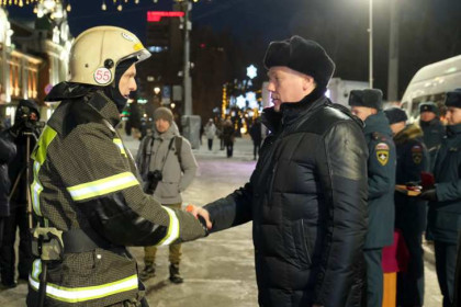 Андрей Травников поблагодарил новосибирских спасателей за службу