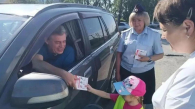 Юные инспекторы в Новосибирской области напомнили водителям о безопасности детей