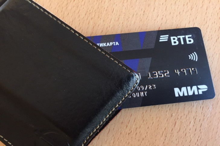 Новосибирцы стали в 5 раз чаще использовать курьерскую доставку банковских карт