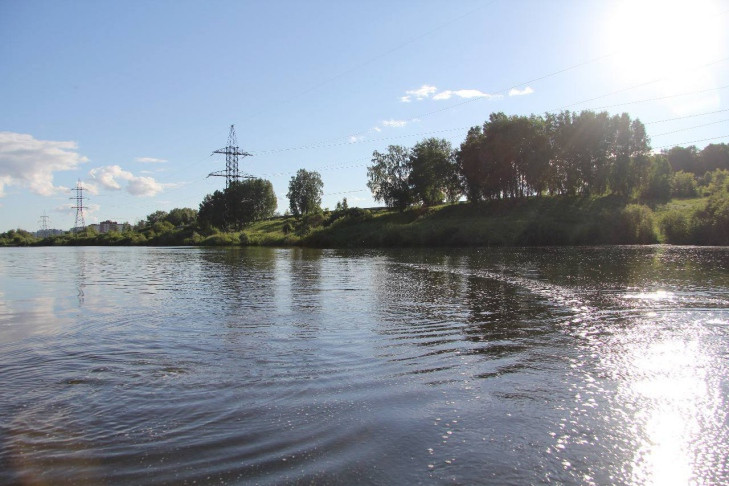 Молодой мужчина утонул на диком пляже в Татарском районе