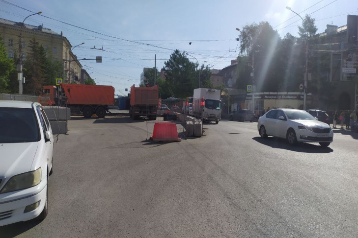 На три полосы сузили проспект Дзержинского до 28 июня в Новосибирске