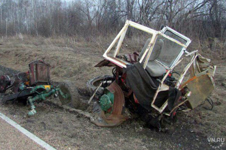Поезд и трактор сошлись под Новосибирском: есть жертвы  