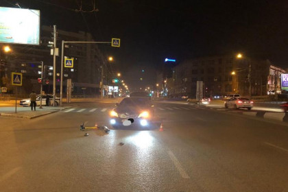 Подростка на электросамокате сбил автомобиль в центре Новосибирска